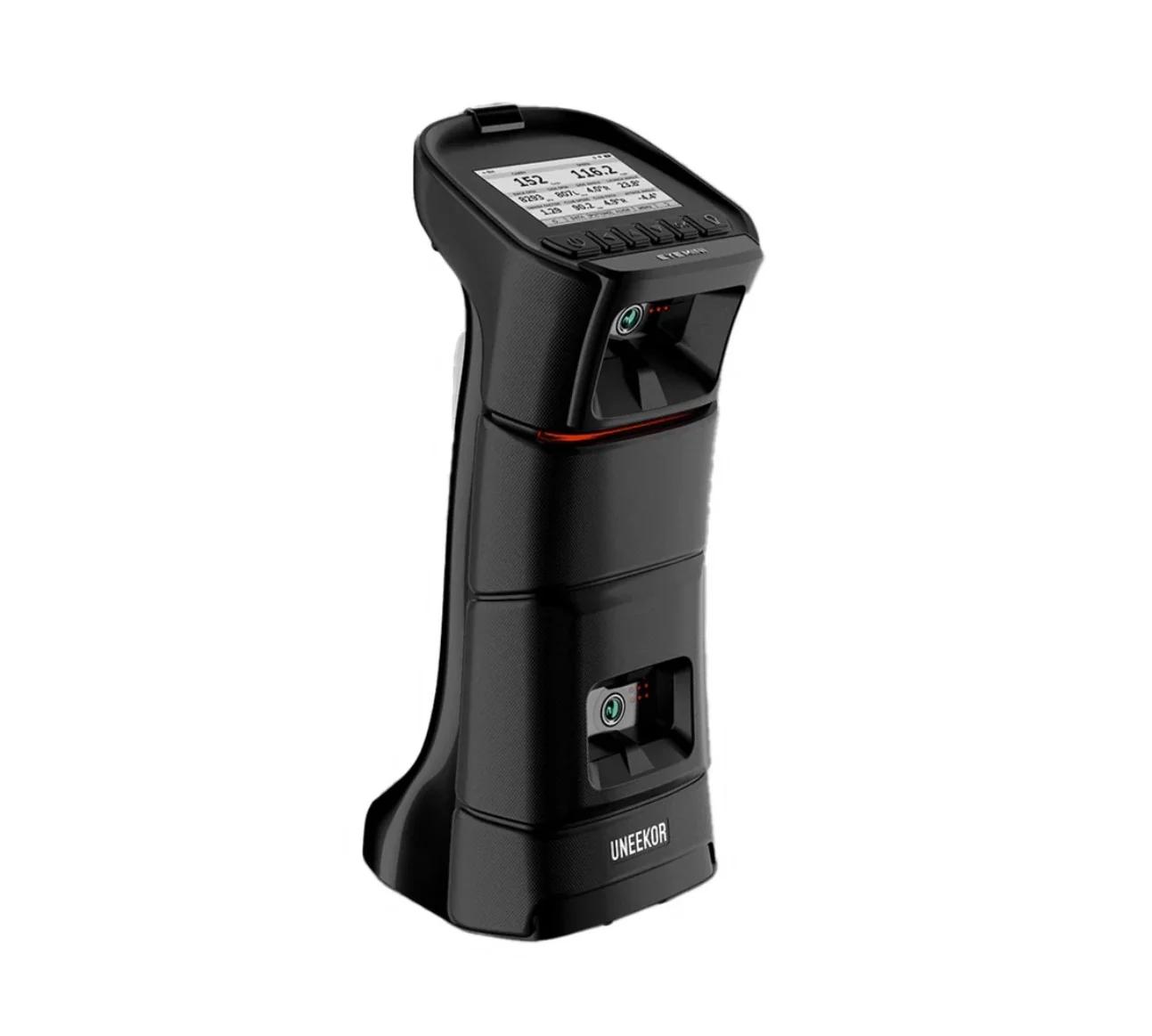 Uneekor EYE MINI launch monitor with built-in data display